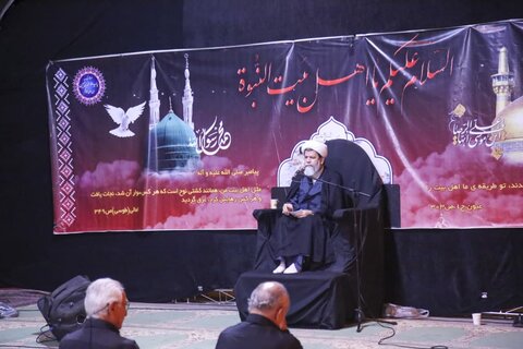 تصاویر| سخنرانی مدیر حوزه علمیه فارس در موکب آستان مقدس سیدعلاالدین حسین(ع)
