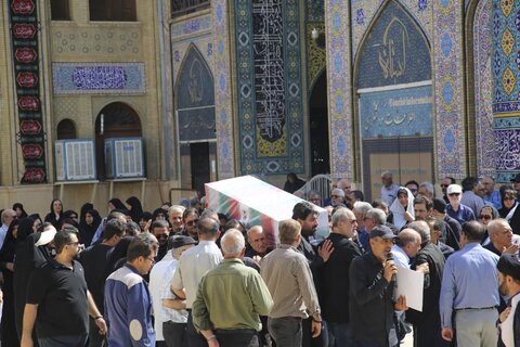 تصاویر| آیین تشییع پیکر شهید حاج منصور لطفی در حرم مطهر سیدعلاالدین حسین(ع) برگزار شد