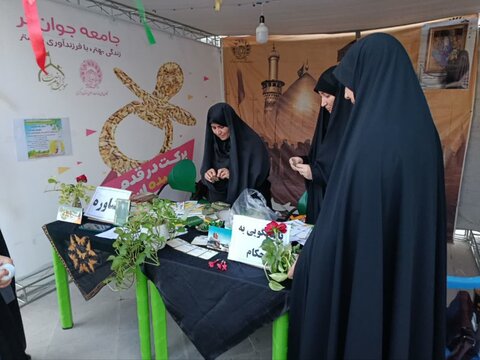 تصاویری از فعالیت طلاب موسسه آموزش عالی ریحانة النبی اراک در موکب امام رضا (ع)
