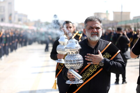 تصاویر/ دسته عزاداری خادمان به مناسبت شهادت امام رضا علیه السلام