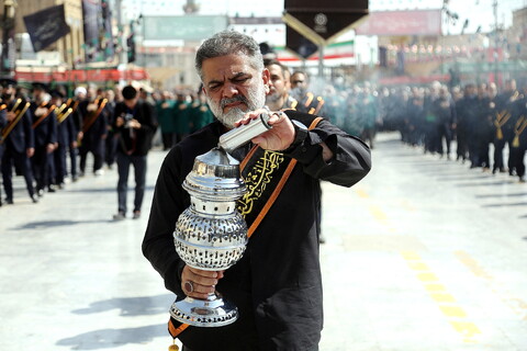 تصاویر/ دسته عزاداری خادمان به مناسبت شهادت امام رضا علیه السلام