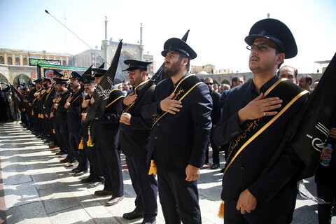 تصاویر/ دسته عزاداری خادمان به مناسبت شهادت امام رضا علیه السلام