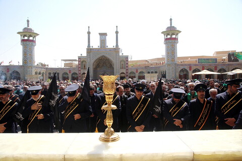 تصاویر/ دسته عزاداری خادمان به مناسبت شهادت امام رضا علیه السلام