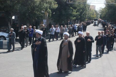 تصاویر/ عزاداری خیابانی در شهرستان میاندوآب همزمان با سالروز شهادت امام رضا (ع)