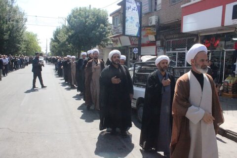 تصاویر/ عزاداری خیابانی در شهرستان میاندوآب همزمان با سالروز شهادت امام رضا (ع)