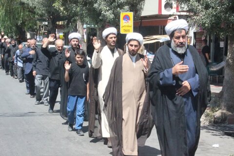 تصاویر/ عزاداری خیابانی در شهرستان میاندوآب همزمان با سالروز شهادت امام رضا (ع)