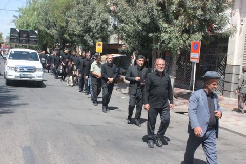 تصاویر/ عزاداری خیابانی در شهرستان میاندوآب همزمان با سالروز شهادت امام رضا (ع)