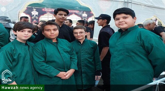 شور نوجوانانه در خدمت رضوی/ فرزندان کارکنان حوزه علمیه خراسان پذیرای زائران شدند