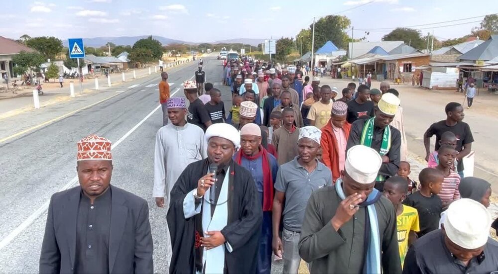 Picha/ Matembezi ya Amani ya kuadhimisha kifo cha Mtume Muhammad (saw) yaliyofanyika katika wilaya ya Kondoa mkoa wa Dodoma nchini Tanzania
