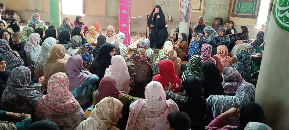 رسولِ اکرم (ص) کی تمام تعلیمات تا قیامت سراپا نور اور رحمت ہیں، محترمہ شمائلہ زینب