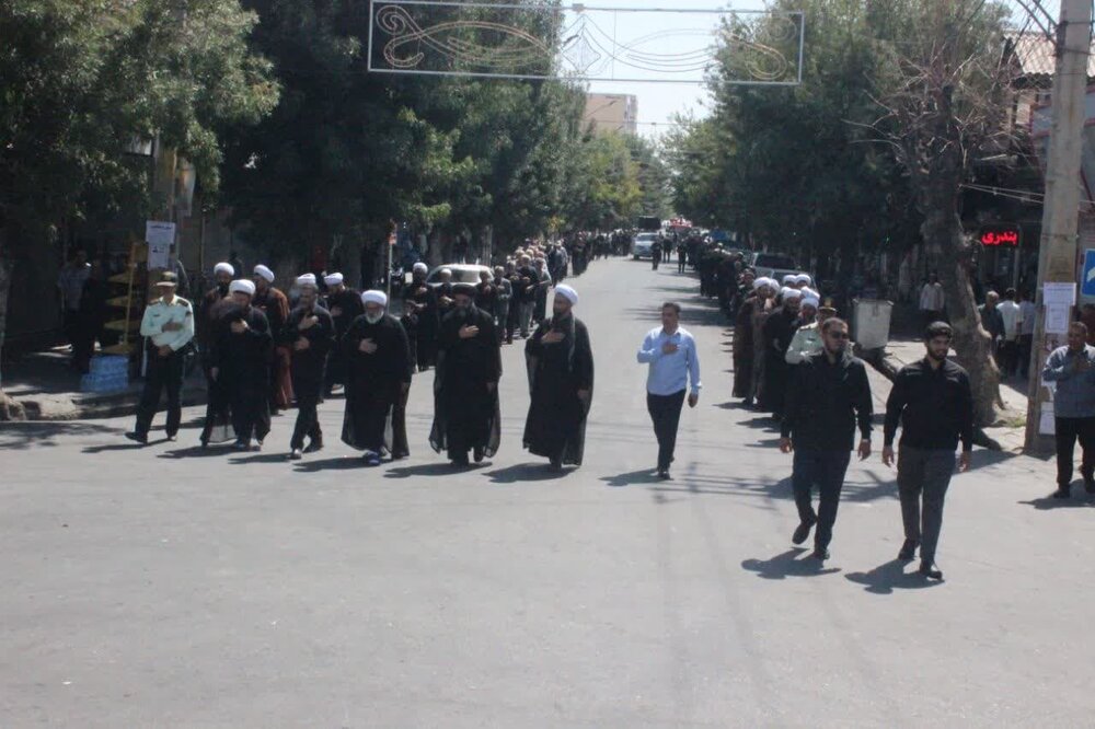 تصاویر/ عزاداری خیابانی در شهرستان میاندوآب همزمان با سالروز شهادت امام رضا (ع)