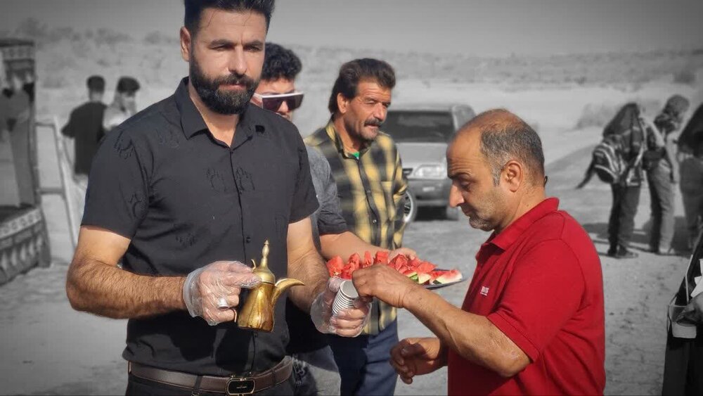 پیادهروی «حرم تا حرم» بخش کویرات آران و بیدگل برگزار شد+ عکس