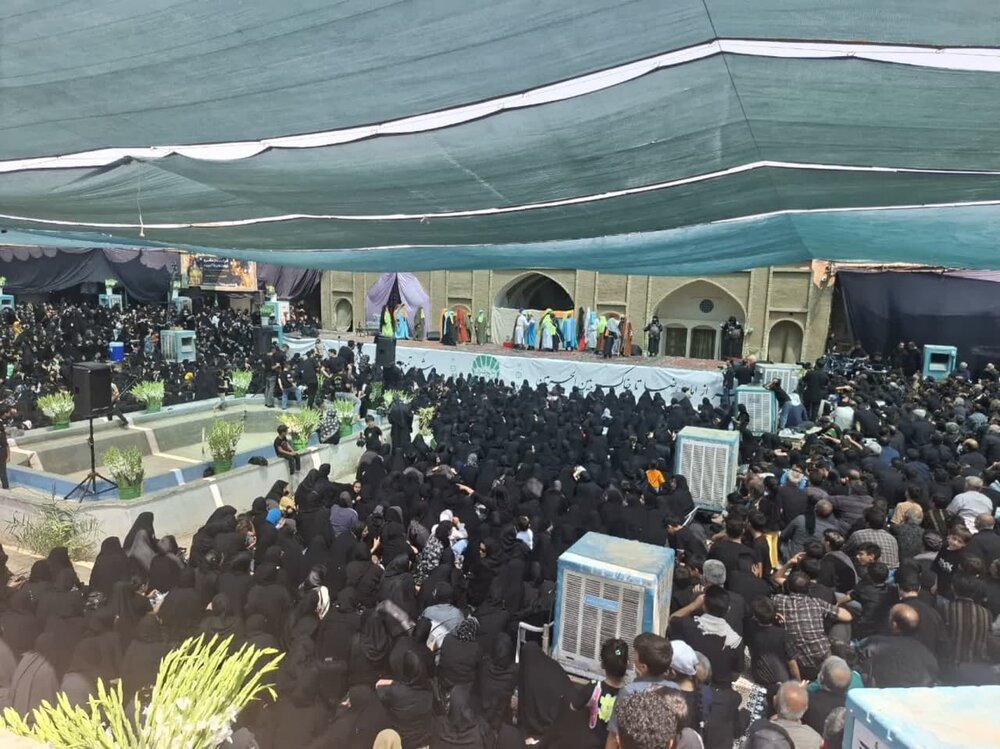 آیین با شکوه سنتی، مذهبی گلباران خورشید دریزدل آران و بیدگل برگزار شد