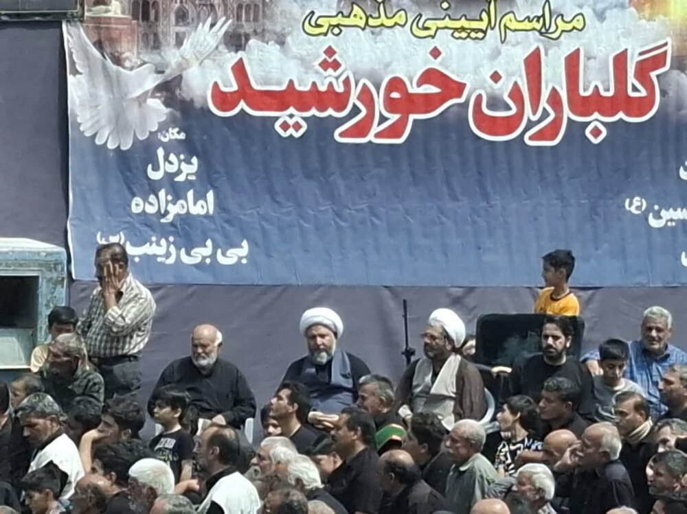 آیین با شکوه سنتی، مذهبی گلباران خورشید دریزدل آران و بیدگل برگزار شد