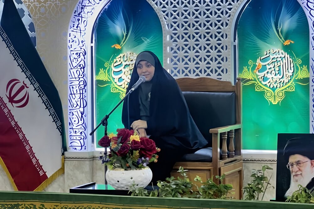 इमाम अली रज़ा (अ) की दरगाह में सेवा, रूहानी रुश्द और मारफ़त का ज़रिया है: अज़ीज़ फ़ातिमा रिज़वी