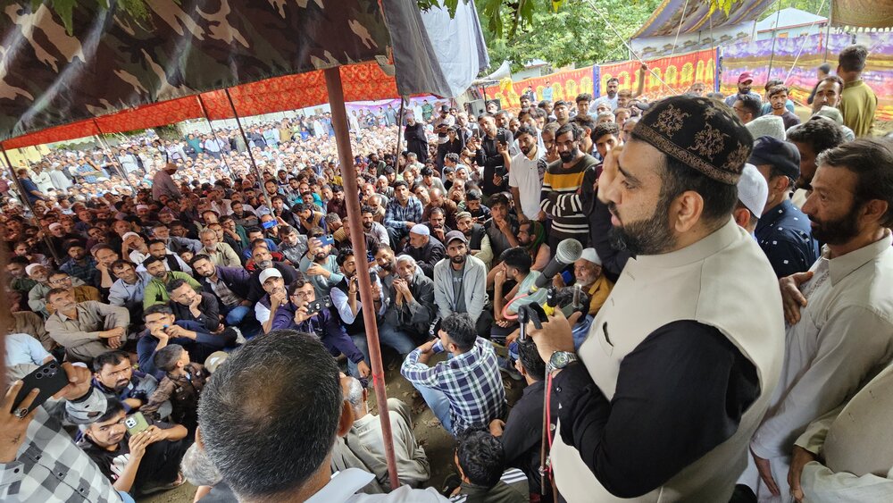 روحانی کشمیری: مراسم عزاداری امام حسین(ع) پیامآور صبر و اخلاق اجتماعی است