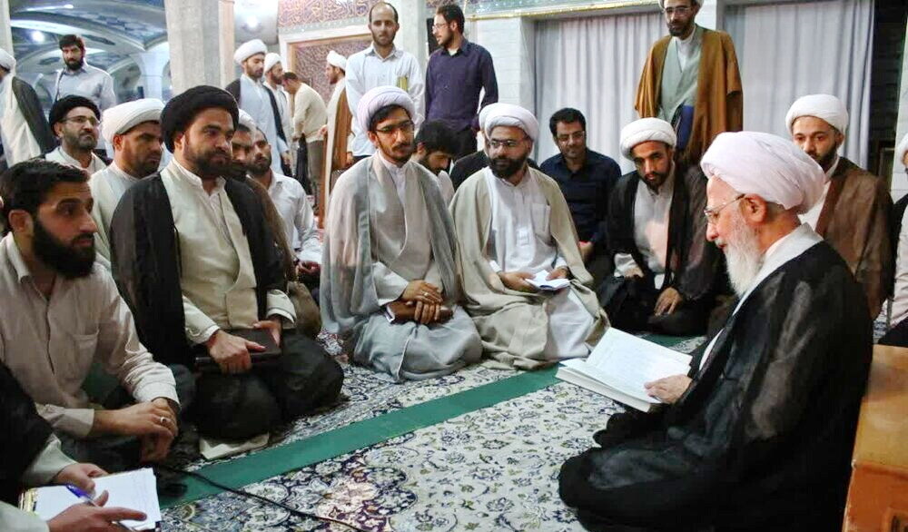 Ayatollah Javadi Amoli : « Mariez-vous, et votre subsistance s’écoulera »