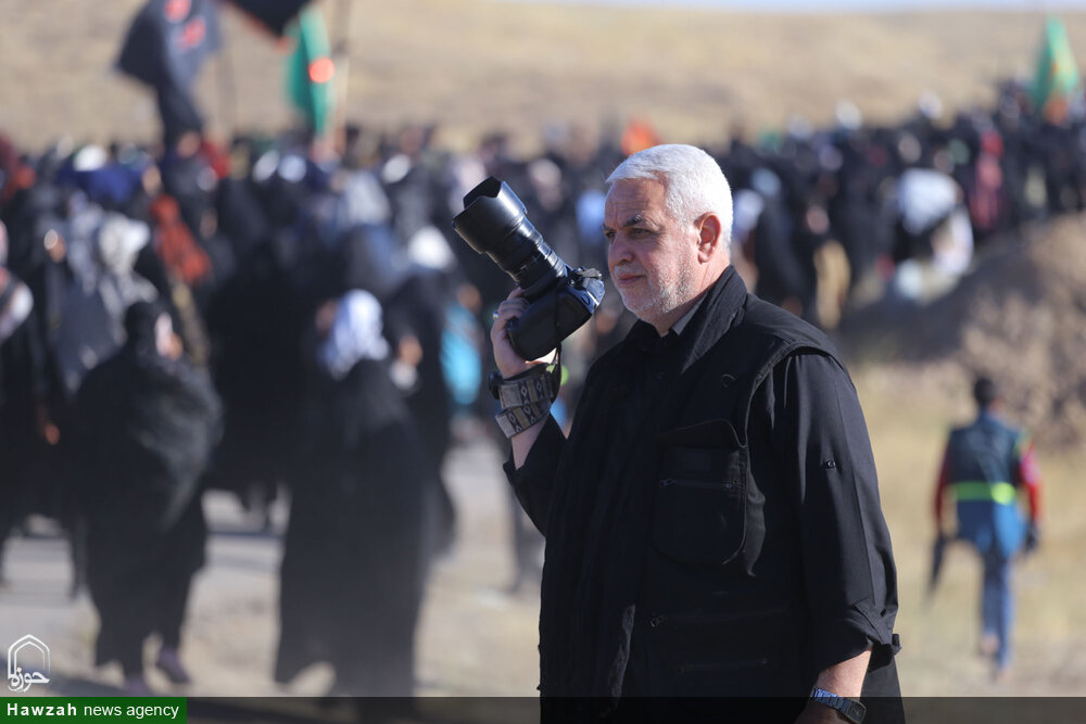 Photos/Pèlerins marchant vers le sanctuaire de l'Imam Reza (AS)