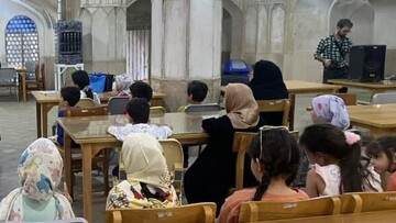 «قاصدک» در مسجد آقا بزرگ؛ پیوند کتاب، کودک و معماری ایرانی+عکس