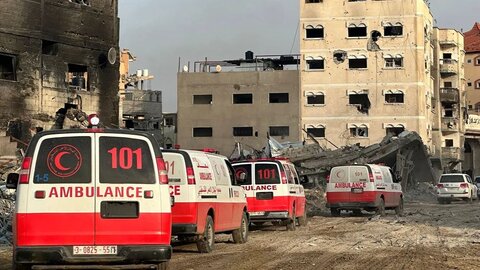 صہیونی افواج کا غزہ میں ناصر میڈیکل کمپلیکس پر حملہ، فلسطینی صحافی شہید