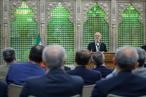 تصاوی/ تجدید میثاق رئیس جمهور و اعضای هیئت دولت چهاردهم با آرمان‌های امام راحل