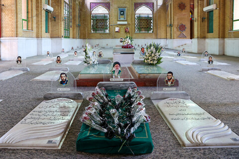 تصاوی/ تجدید میثاق رئیس جمهور و اعضای هیئت دولت چهاردهم با آرمان‌های امام راحل