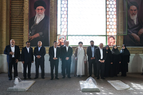 تصاوی/ تجدید میثاق رئیس جمهور و اعضای هیئت دولت چهاردهم با آرمان‌های امام راحل