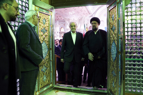 تصاوی/ تجدید میثاق رئیس جمهور و اعضای هیئت دولت چهاردهم با آرمان‌های امام راحل