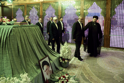 تصاوی/ تجدید میثاق رئیس جمهور و اعضای هیئت دولت چهاردهم با آرمان‌های امام راحل