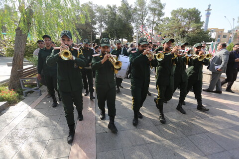 تصاویر / تجدید میثاق رئیس بنیاد شهید با شهدا در اصفهان