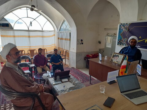 تصاویر/ جلسه دفاعیه تحقیق پایانی طلبه مدرسه علمیه آیت‌الله مدنی کاشانی(ره)