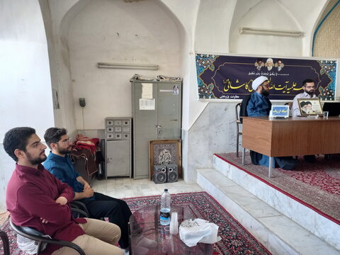 تصاویر/ جلسه دفاعیه تحقیق پایانی طلبه مدرسه علمیه آیت‌الله مدنی کاشانی(ره)