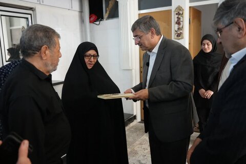 تصاویر دیدار مسئولان استان لرستان با خانواده شهید رضایی از شهدای جنگ ۱۲ روزه
