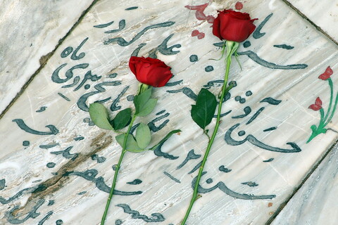 تصاویر/ آیین غبارروبی مزار و تجدید پیمان خبرنگاران و اهالی رسانه استان قم با شهدای گرانقدر