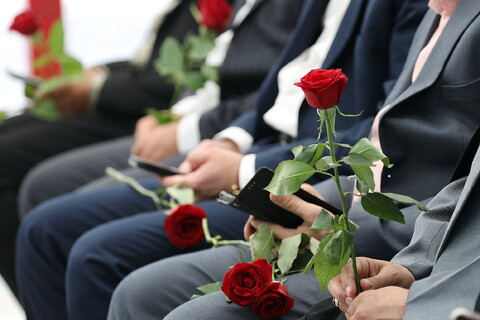 تصاویر/ آیین غبارروبی مزار و تجدید پیمان خبرنگاران و اهالی رسانه استان قم با شهدای گرانقدر