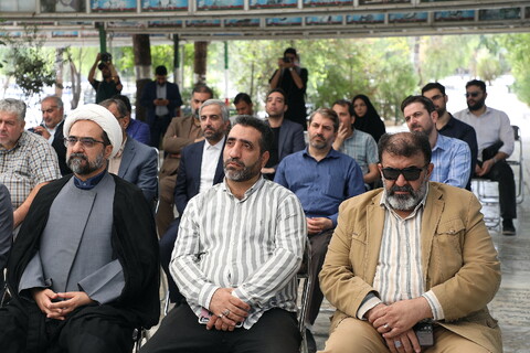 تصاویر/ آیین غبارروبی مزار و تجدید پیمان خبرنگاران و اهالی رسانه استان قم با شهدای گرانقدر