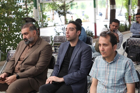 تصاویر/ آیین غبارروبی مزار و تجدید پیمان خبرنگاران و اهالی رسانه استان قم با شهدای گرانقدر