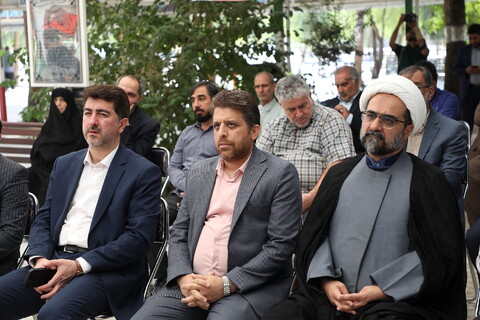 تصاویر/ آیین غبارروبی مزار و تجدید پیمان خبرنگاران و اهالی رسانه استان قم با شهدای گرانقدر