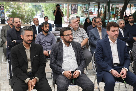 تصاویر/ آیین غبارروبی مزار و تجدید پیمان خبرنگاران و اهالی رسانه استان قم با شهدای گرانقدر