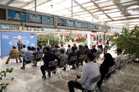 تصاویر/ آیین غبارروبی مزار و تجدید پیمان خبرنگاران و اهالی رسانه استان قم با شهدای گرانقدر