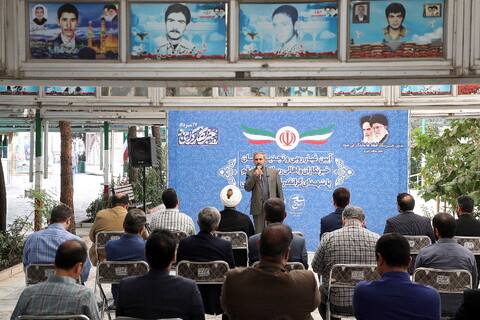 تصاویر/ آیین غبارروبی مزار و تجدید پیمان خبرنگاران و اهالی رسانه استان قم با شهدای گرانقدر