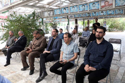 تصاویر/ آیین غبارروبی مزار و تجدید پیمان خبرنگاران و اهالی رسانه استان قم با شهدای گرانقدر