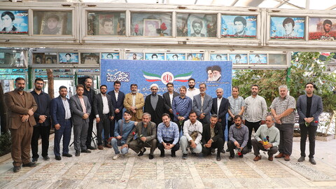 تصاویر/ آیین غبارروبی مزار و تجدید پیمان خبرنگاران و اهالی رسانه استان قم با شهدای گرانقدر