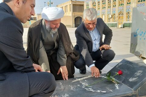 تصاویر: آیین غبارروبی گلزار شهدای آران وبیدگل درنخستین روز هفته دولت