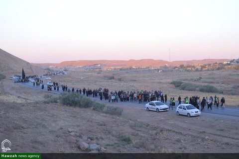 Photos/Pèlerins marchant vers le sanctuaire de l'Imam Reza (AS)