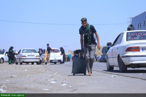 Photos/Pèlerins marchant vers le sanctuaire de l'Imam Reza (AS)