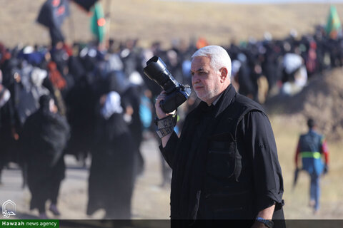 Photos/Pèlerins marchant vers le sanctuaire de l'Imam Reza (AS)