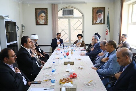 تصاویر / دیدار  دیدار استاندار همدان با آیت الله موسوی اصفهانی