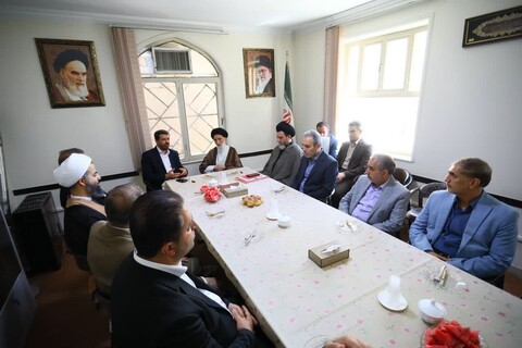 تصاویر / دیدار  دیدار استاندار همدان با آیت الله موسوی اصفهانی