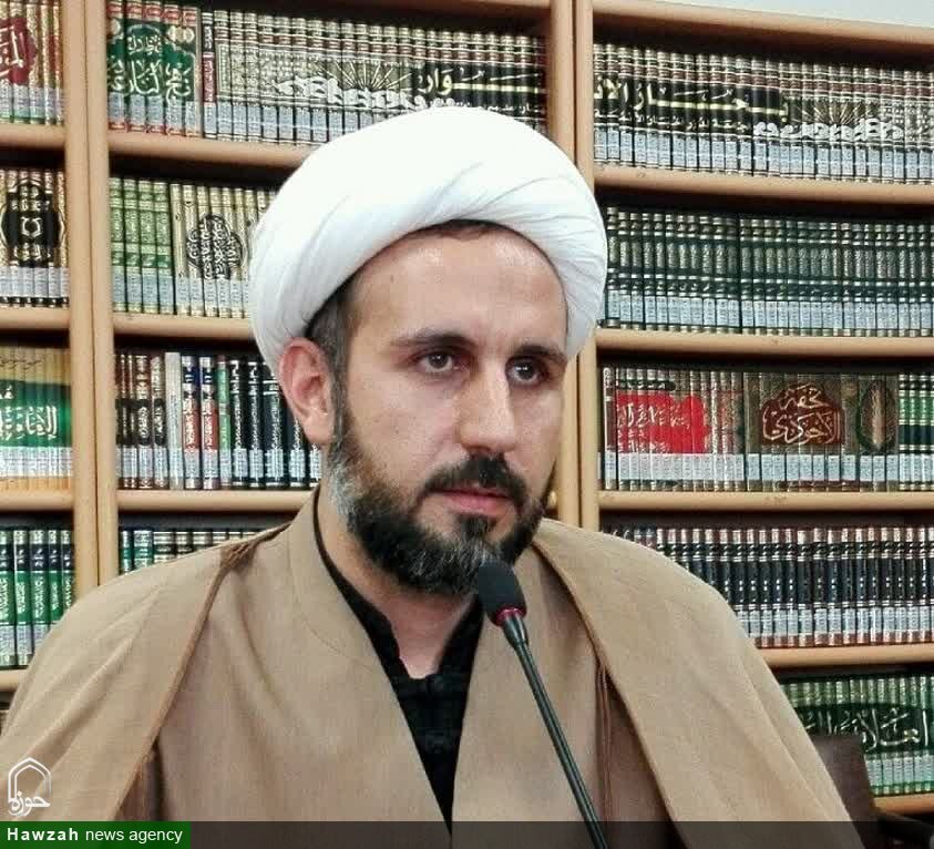 نقاب‌های نقره‌ای، کتابی با نجواهای پدرانه